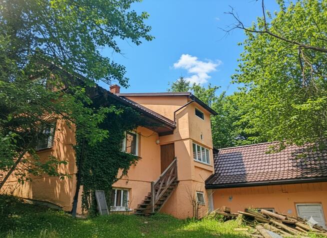 Dom murowany na końcu wsi. 10 arów działki