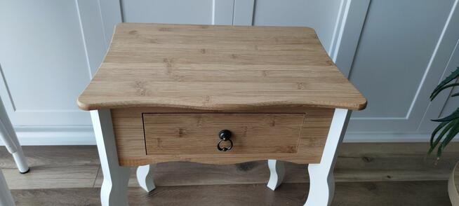 Śliczna szafka nocna / stolik z szufladą