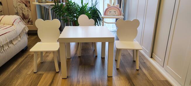 Krzesełka i stolik dla dzieci - zestaw mebli dziecięcych