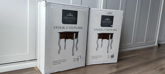 Śliczna szafka nocna / stolik z szufladą