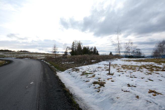Urokliwa działka niedaleko jeziora Mucharskiego