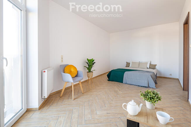 Hostel z częścią usługową i parkingiem