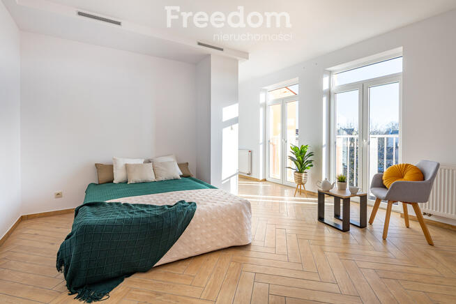 Hostel z częścią usługową i parkingiem