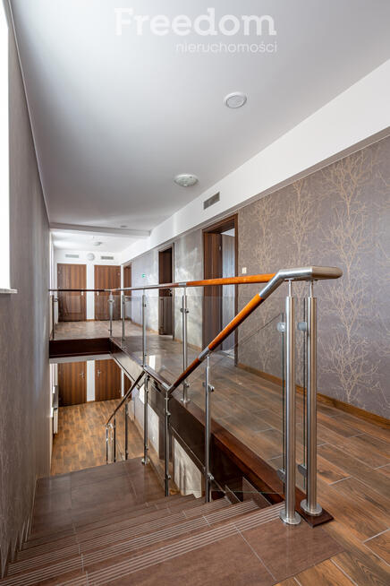 Hostel z częścią usługową i parkingiem