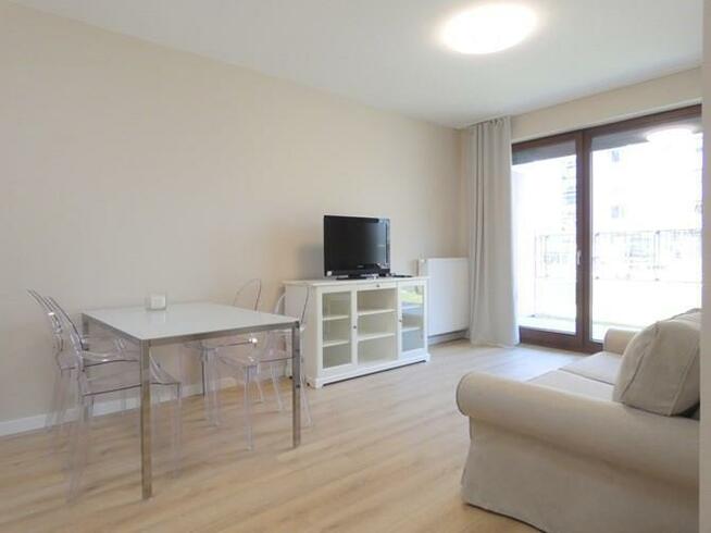 2 pokoje z miejscem w garażu- Białej Floty 4A