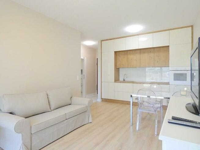 2 pokoje z miejscem w garażu- Białej Floty 4A