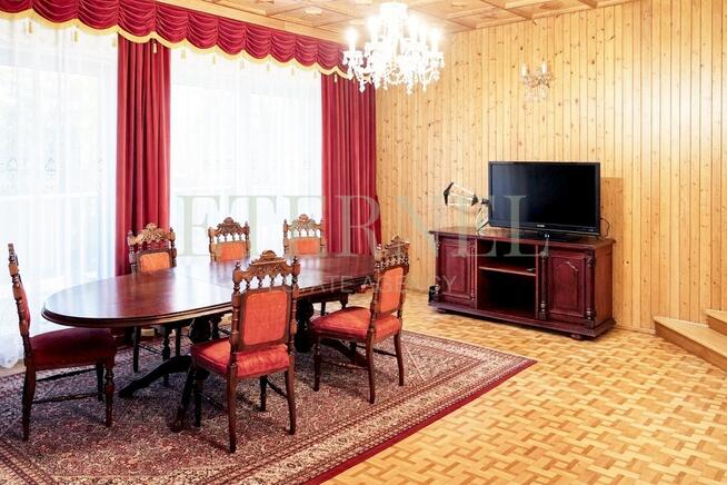 Dom dwupiętrowy z garażem ogrodem, strychiem 136m2