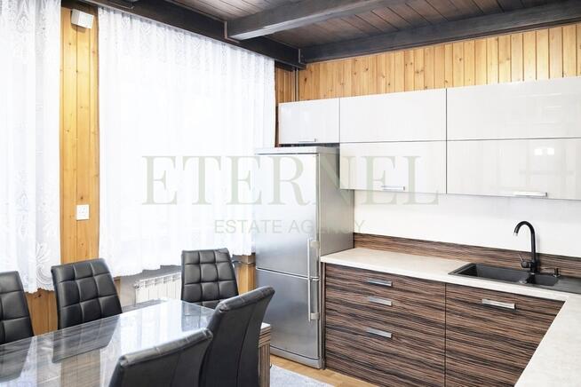 Dom dwupiętrowy z garażem ogrodem, strychiem 136m2