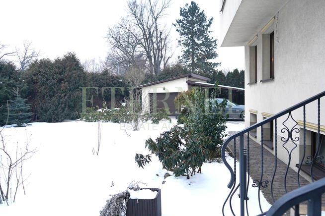 Dom dwupiętrowy z garażem ogrodem, strychiem 136m2