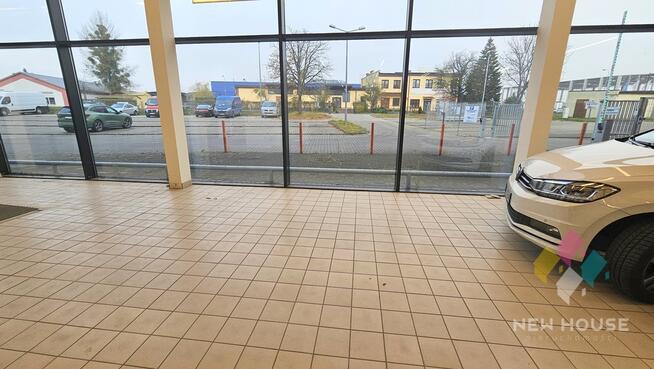 Obiekt handlowo-usługowo - biurowy, parking, brama