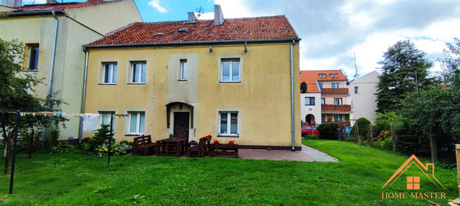 dwa mieszkania z garażami