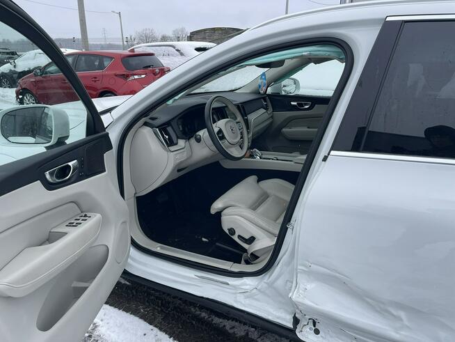 Volvo XC 60 Ultimate Bright Diesel mHEV B5 AWD Skóra Panorama Pamięć 250KM