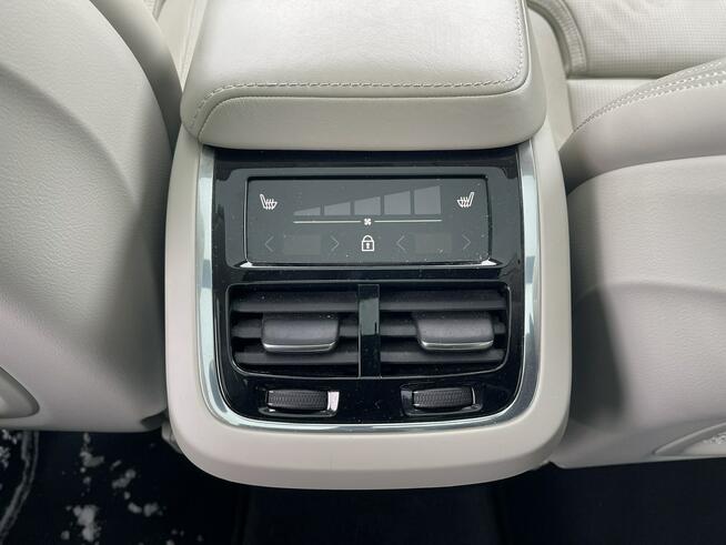 Volvo XC 60 Ultimate Bright Diesel mHEV B5 AWD Skóra Panorama Pamięć 250KM