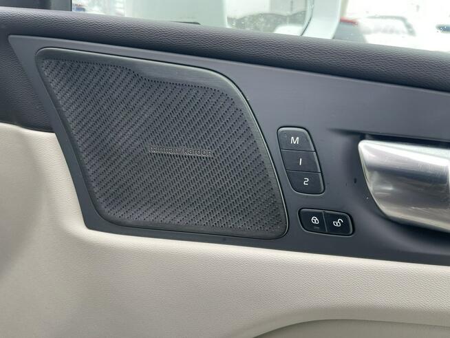 Volvo XC 60 Ultimate Bright Diesel mHEV B5 AWD Skóra Panorama Pamięć 250KM