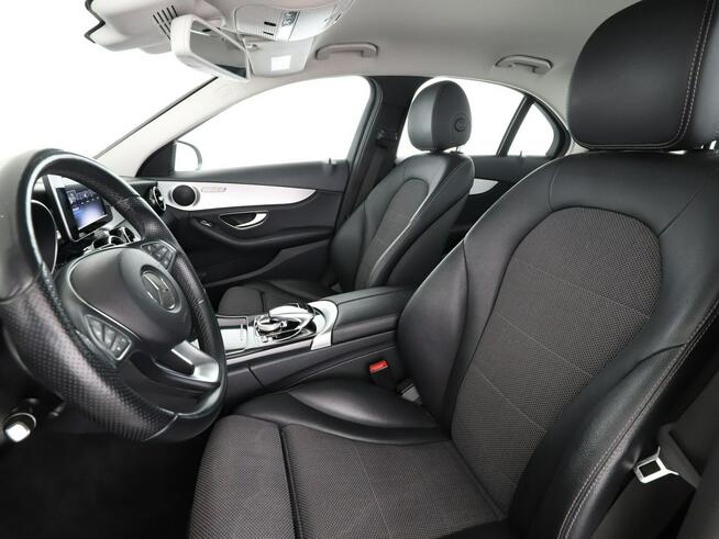 Mercedes C 180 automat full LED navi kamera i czujniki parkowania grzane fotele