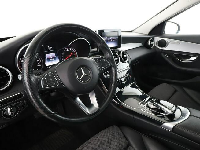 Mercedes C 180 automat full LED navi kamera i czujniki parkowania grzane fotele