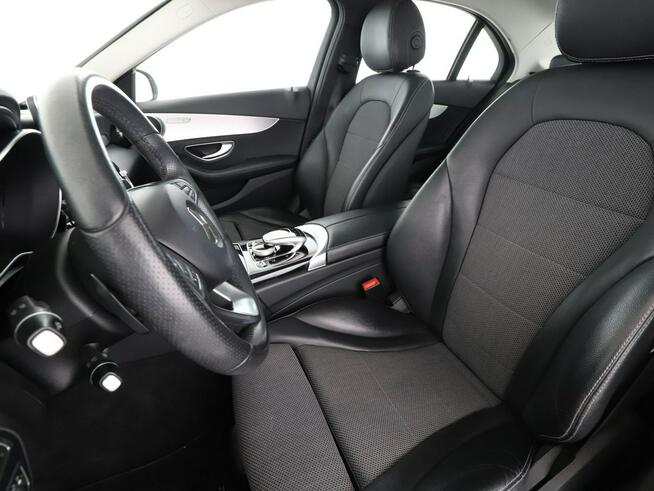 Mercedes C 180 automat półskóra klima auto grzane fotele czujniki parkowania