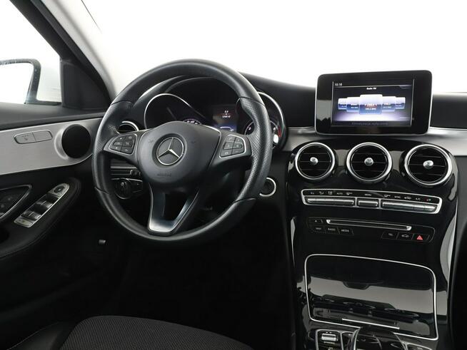 Mercedes C 180 automat półskóra klima auto grzane fotele czujniki parkowania