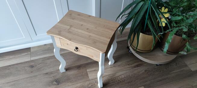 Śliczna szafka nocna / stolik z szufladą