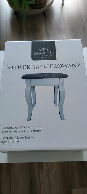 śliczny taboret / stołek tapicerowany