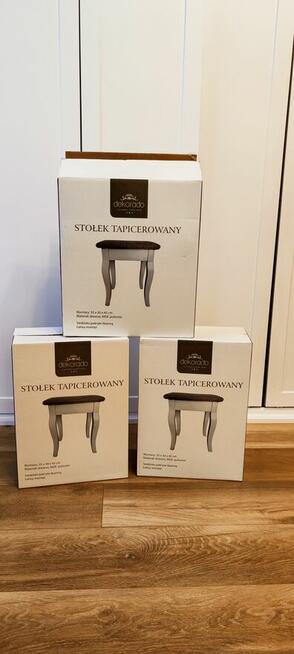 śliczny taboret / stołek tapicerowany