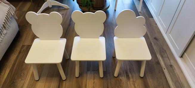 Krzesełka i stolik dla dzieci - zestaw mebli dziecięcych