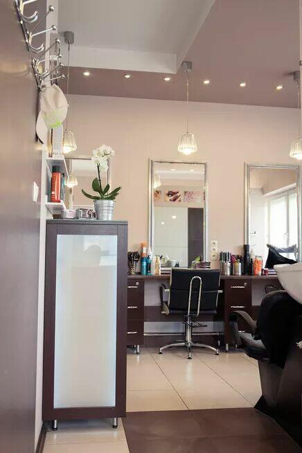 Podnajmę stanowisko na przedłużanie włosów w Salonie