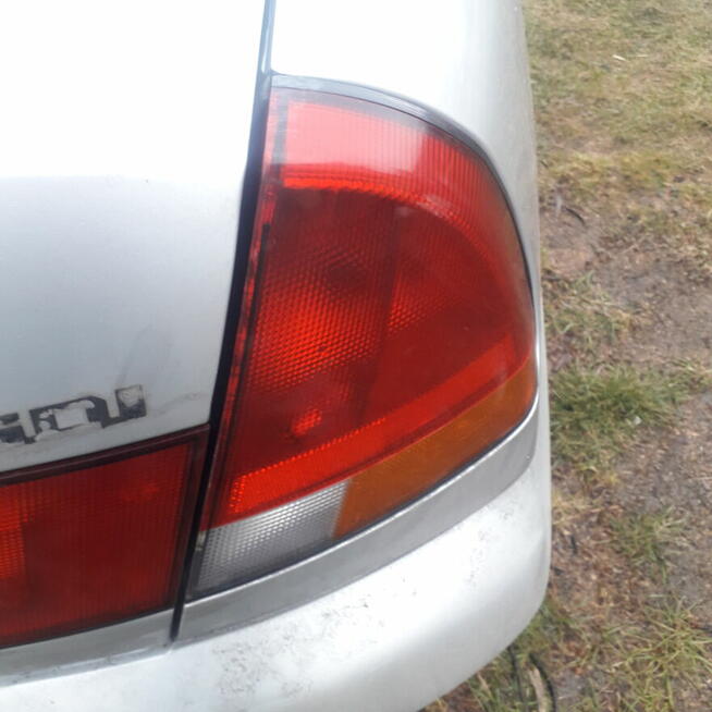 Komplet tylnych lamp błotników klapy Carisma 95-99r