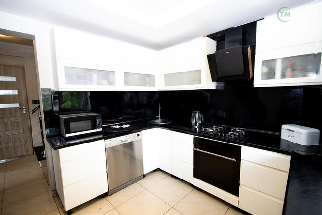 Dom z garażem i przestrzenią usługową | Wygoda