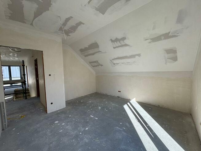 Dom Łoś gm. Prażmów, Spółdzielcza