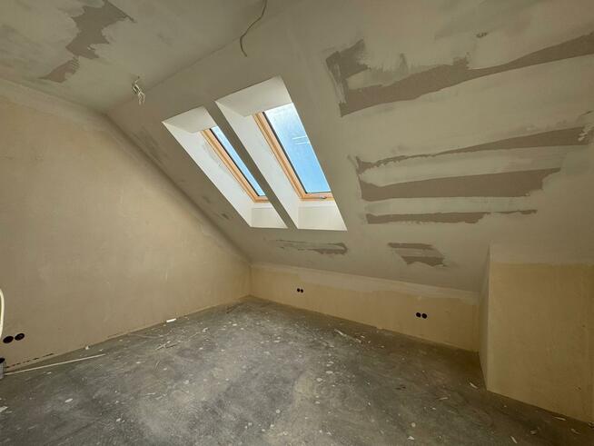 Dom Łoś gm. Prażmów, Spółdzielcza