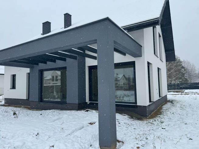 Dom Łoś gm. Prażmów, Spółdzielcza