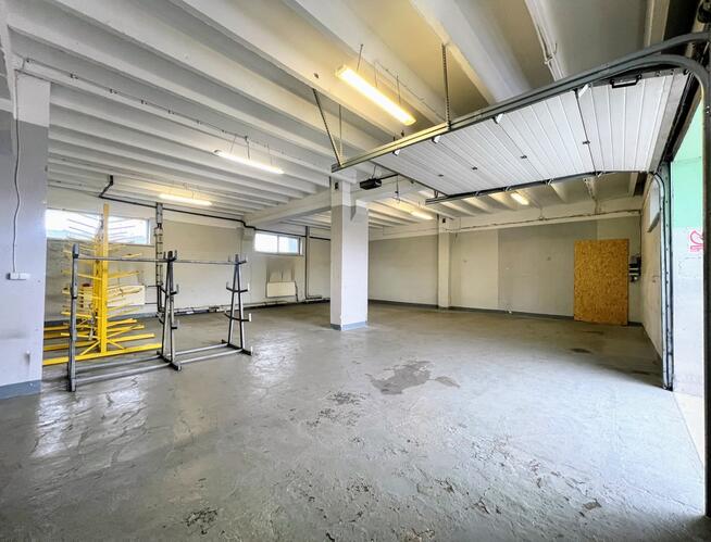 Magazyn z rampą, placem dla TIR