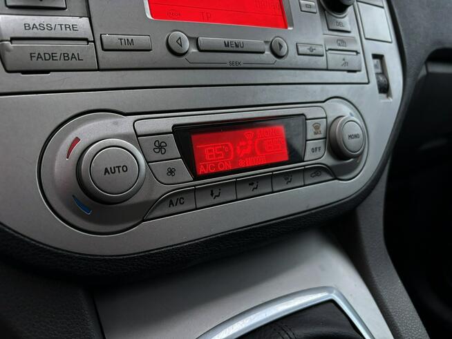 Kuga 2.0 TDCI IndIvidual 135km navi SKÓRA panorama BEZWYPADEK 2010