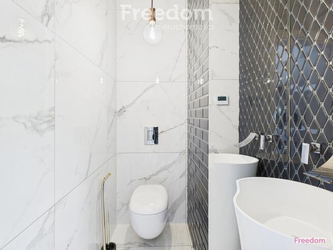 Wyjątkowy dom w Kątach przy ścianie lasu