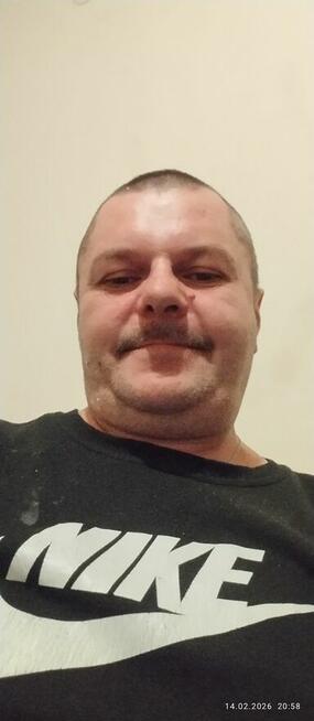 Pracy przy sprzątaniu lub towarowaniu w Markecie