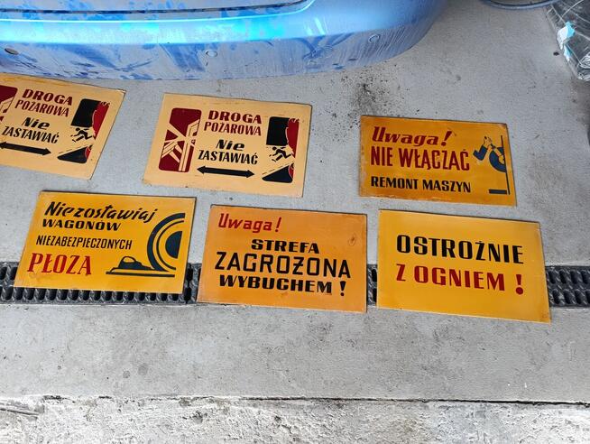 Tablice ostrzegawcze informacyjne PRL