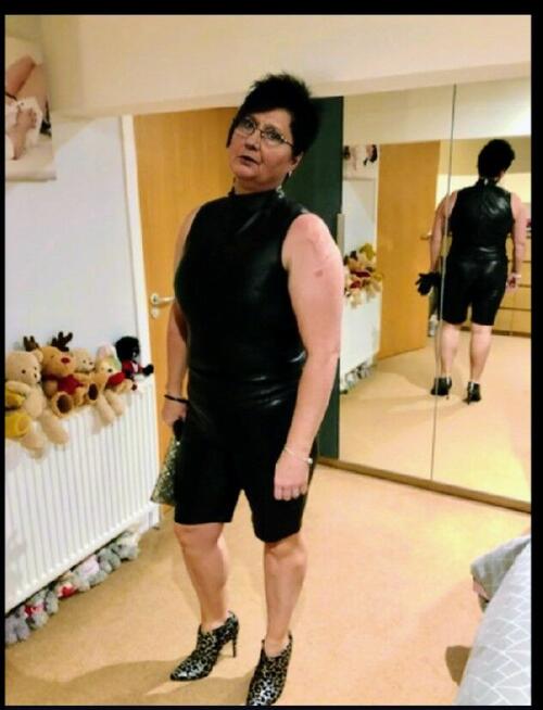 Starsza pozna młodszego