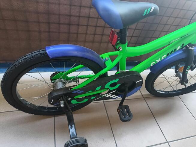 Rowerek dziecięcy zielony w dobrym stanie.