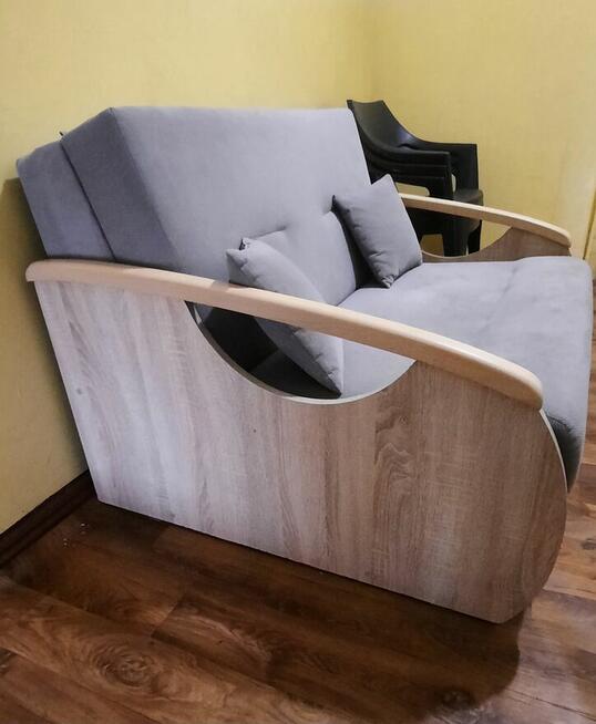 Sofa rozkładana z pojemnikiem na pościel