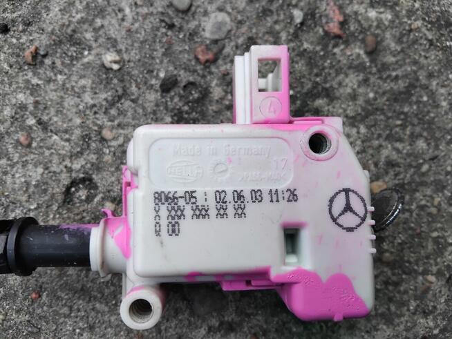 Silniczek klapki wlewu paliwa mercedes ml w 163 lift