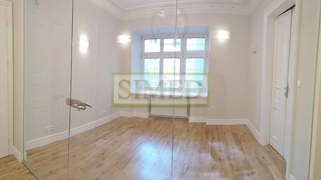 Parter w oficynie , zabytkowa kamienica,dostep24h