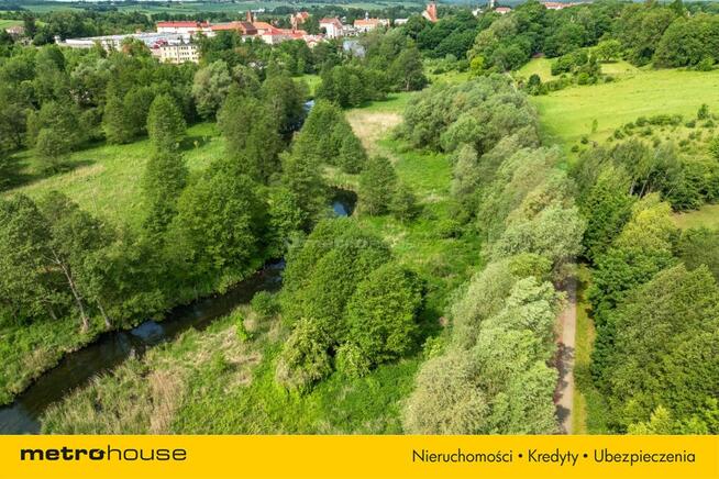 Działka z linią brzegową rzeki Pisy