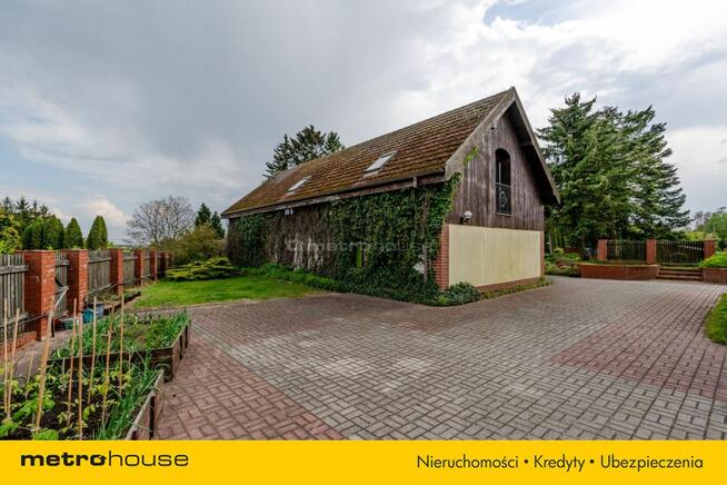 Trzy domy mieszkalne w pięknej lokalizacji