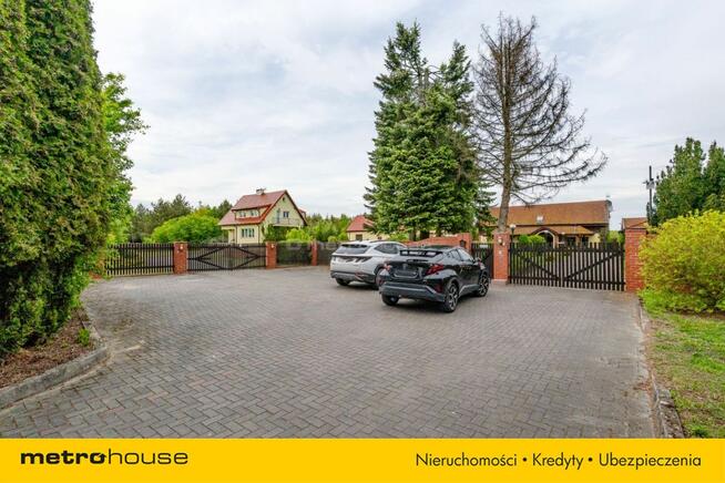 Trzy domy mieszkalne w pięknej lokalizacji