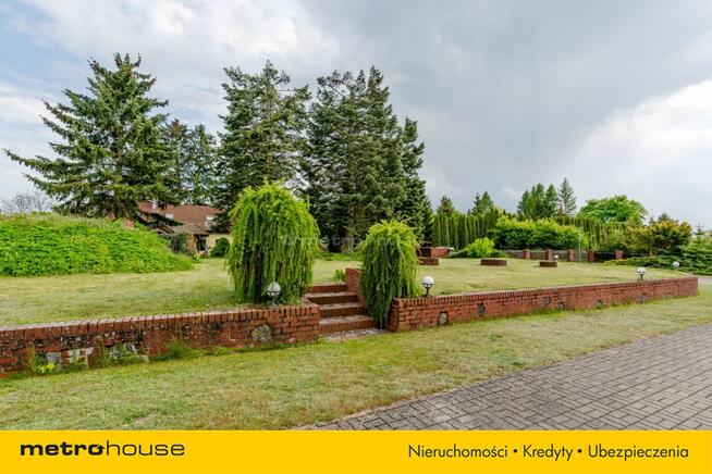 Trzy domy mieszkalne w pięknej lokalizacji