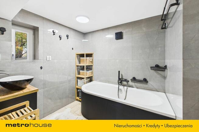 Bemowo, dom po remoncie z działką 926 m2.