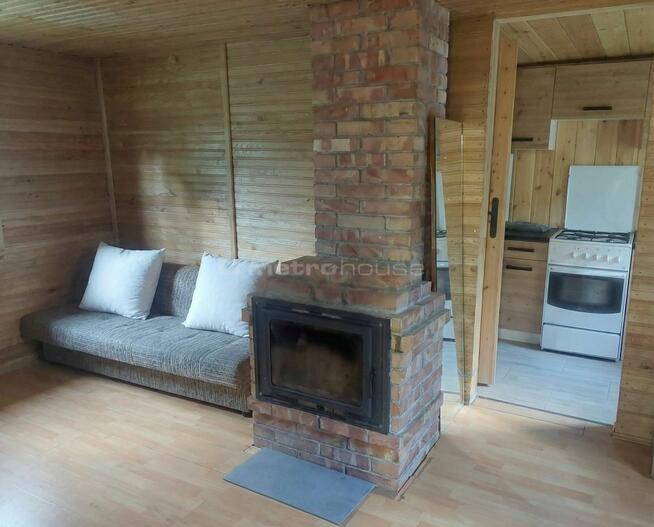 Dom w okolicy jezior i lasów