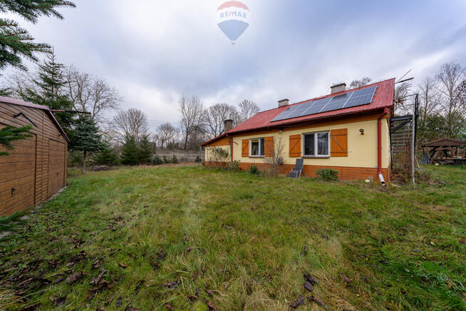 Dom z przestronną działką w spokojnej okolicy