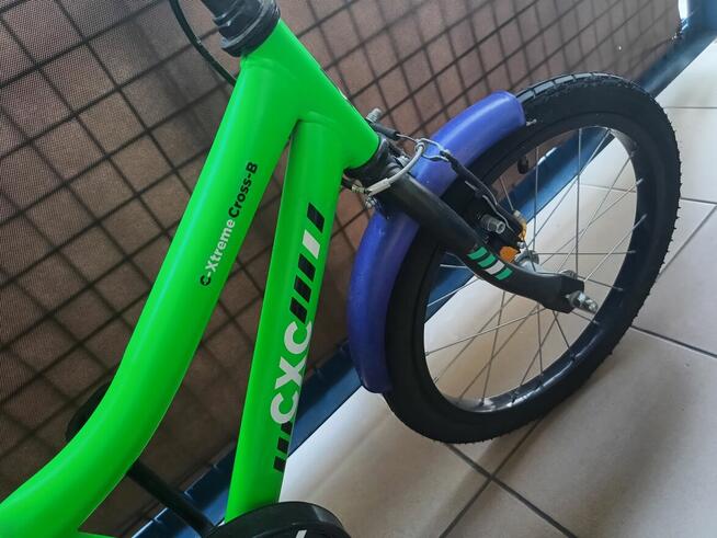 Rowerek dziecięcy zielony w dobrym stanie.